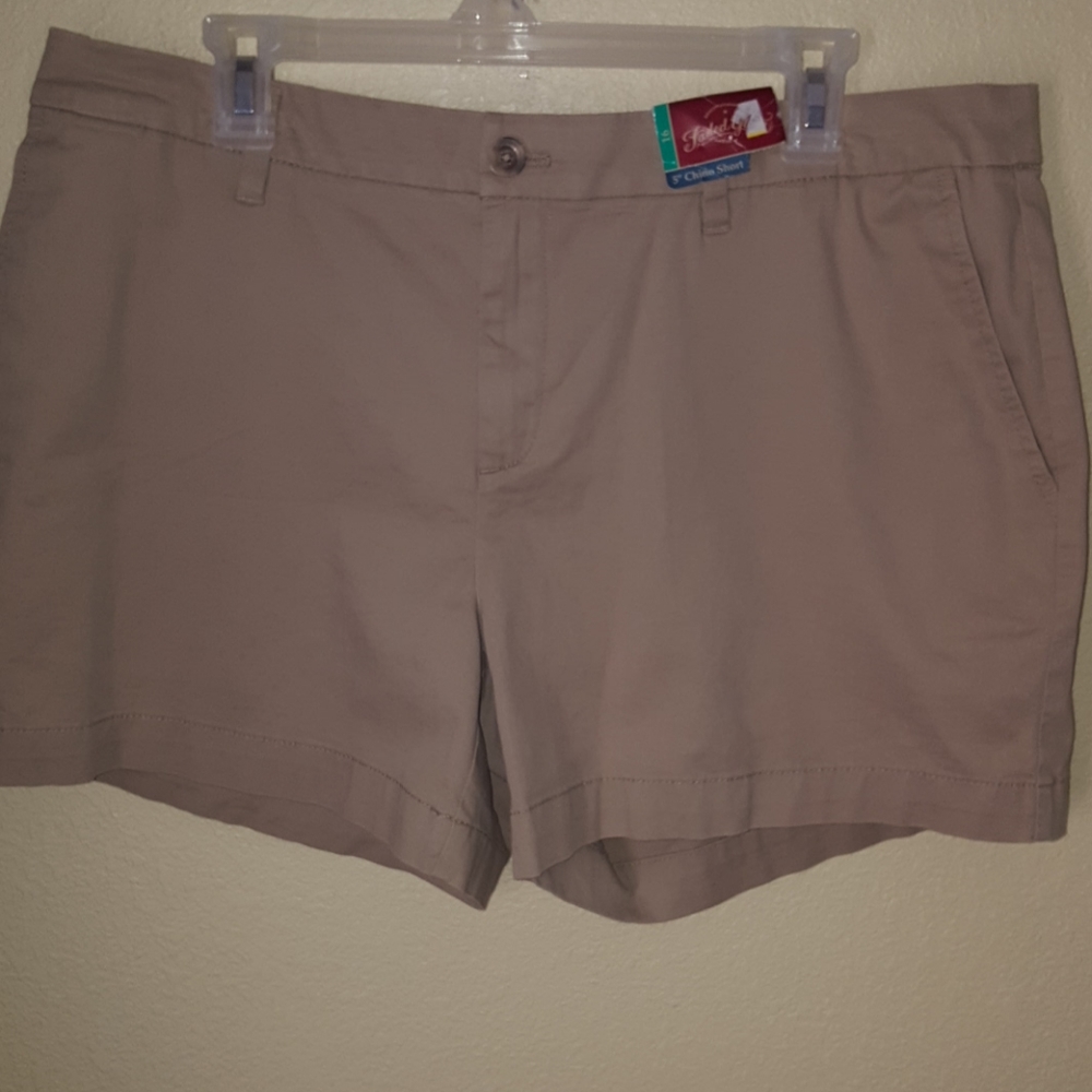 NWT Faded Glory woman's tan 5" Chino Shorts sz 16